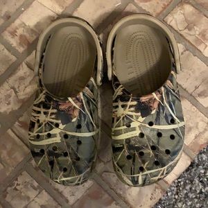 Crocs size 6 men / 8 women worn once camo design